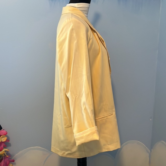 Sag Harbor Yellow light weight blazer, size 16P, $15 - Picture 5 of 6